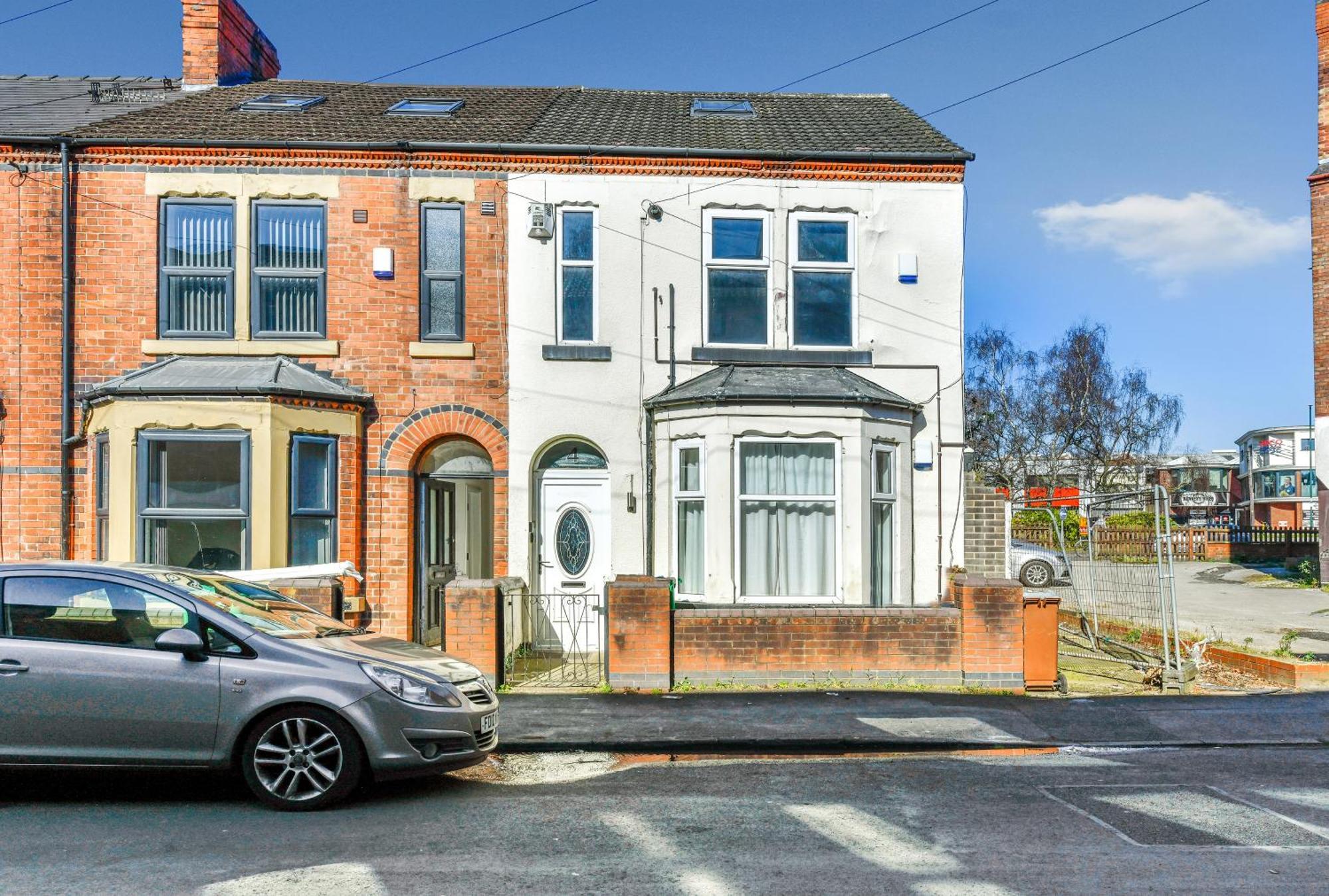 Convenient 2-bed For Families & Professionals Apartment *