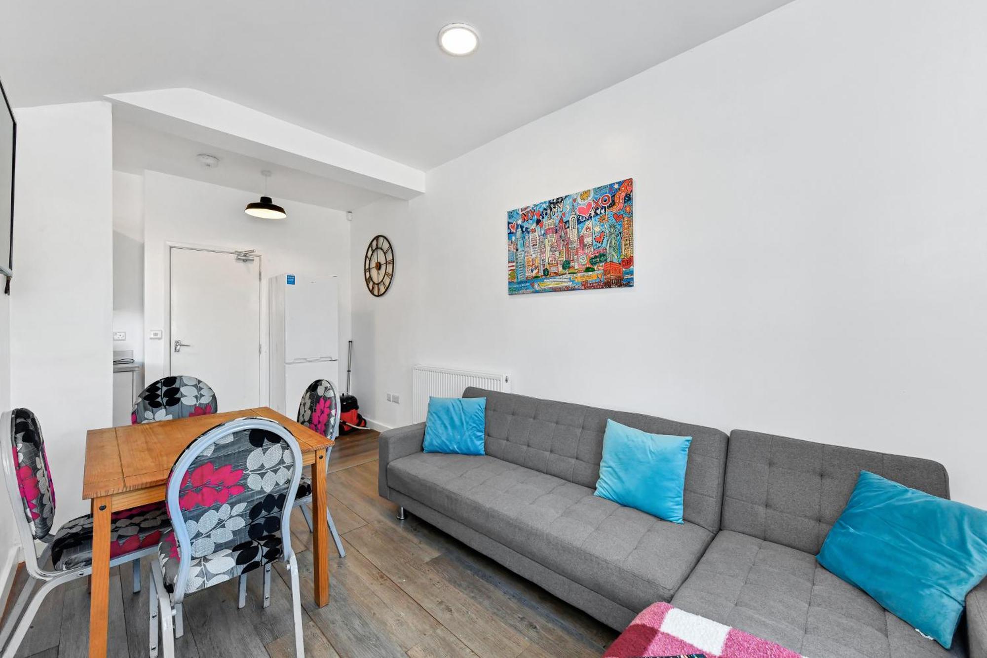 Convenient 2-bed For Families & Professionals