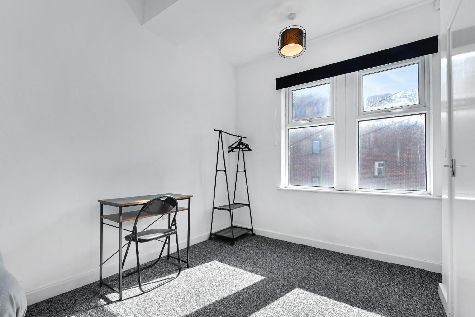 Convenient 2-bed For Families & Professionals Apartment